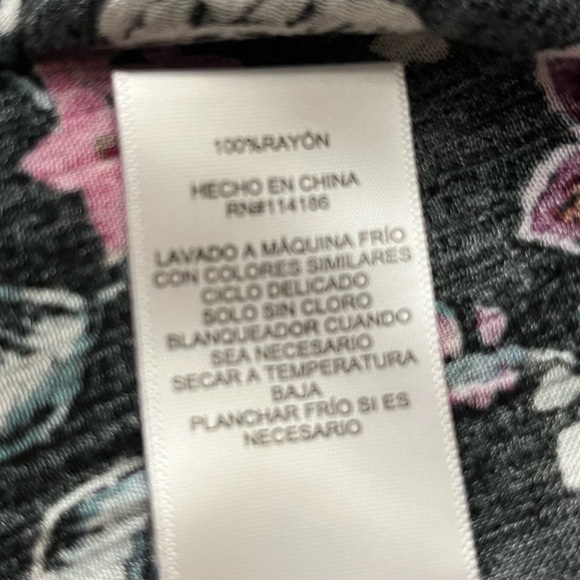 Frye And Co Black Floral Short Sleeve Blouse 1X - Picture 7 of 7